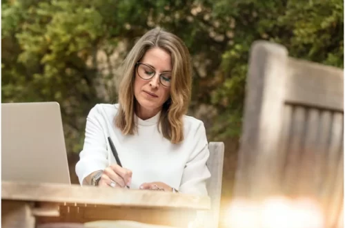 How-to-Transition-Through-Menopause-in-a-Healthy-Way